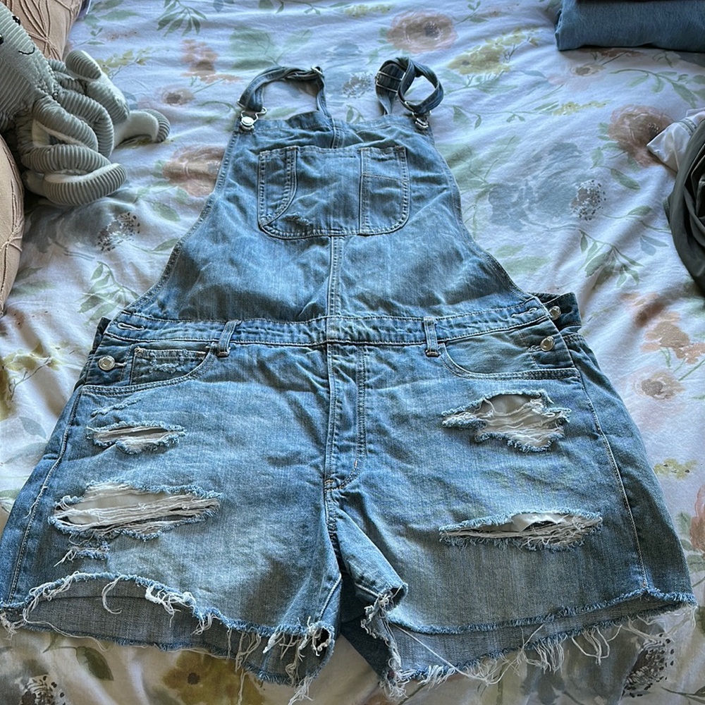 American Eagle Outfitters Light Blue Distressed Denim Short Overalls
